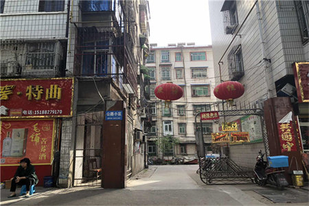 正规水电装修走墙面还是地面